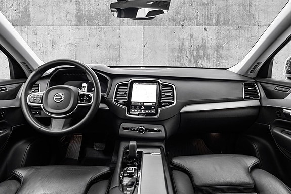 Volvo XC90 14 of 30