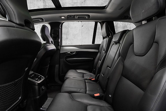 Volvo XC90 13 of 30
