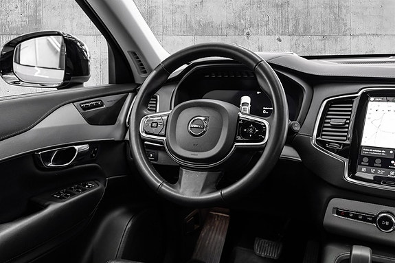 Volvo XC90 15 of 30