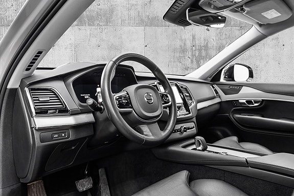 Volvo XC90 11 of 30