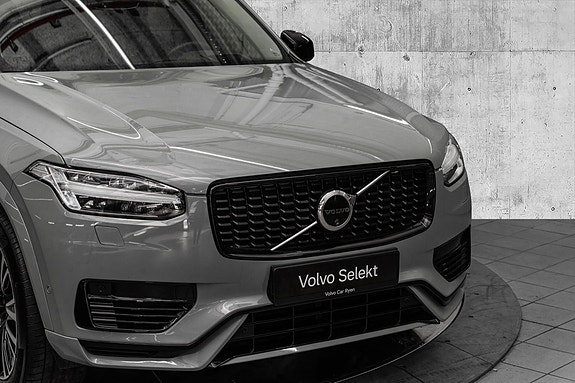 Volvo XC90 2 of 30