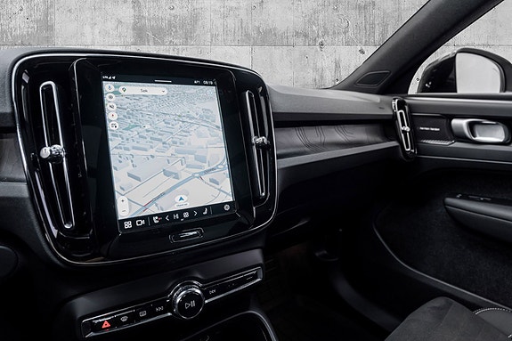Volvo XC40 17 of 29