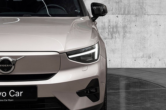 Volvo XC40 4 of 29