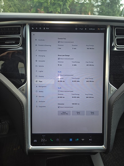 Tesla Model X 12 of 14