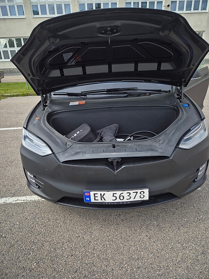 Tesla Model X 9 of 14