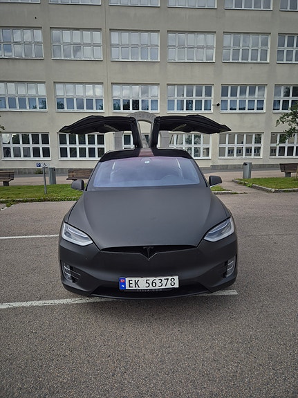 Tesla Model X 8 of 14