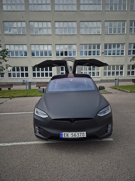 Tesla Model X 7 of 14