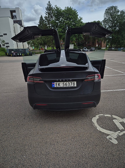 Tesla Model X 4 of 14