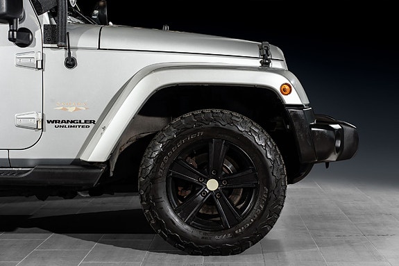 Jeep Wrangler Unlimited 8 of 26