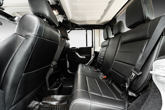 Jeep Wrangler Unlimited 23 of 26