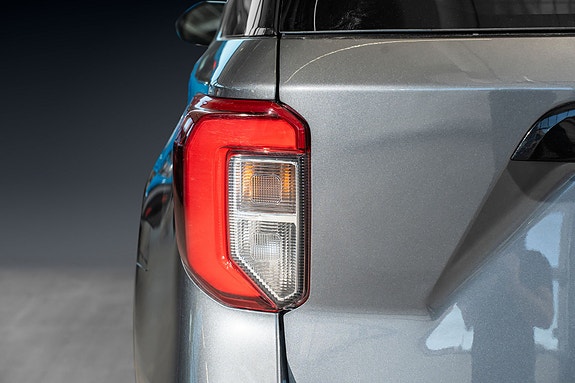Ford Explorer 10 of 30