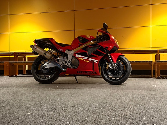 Honda VTR 1000 SP1 4 of 12