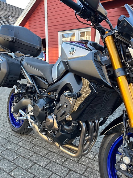 Yamaha MT-09 SP 3 of 5