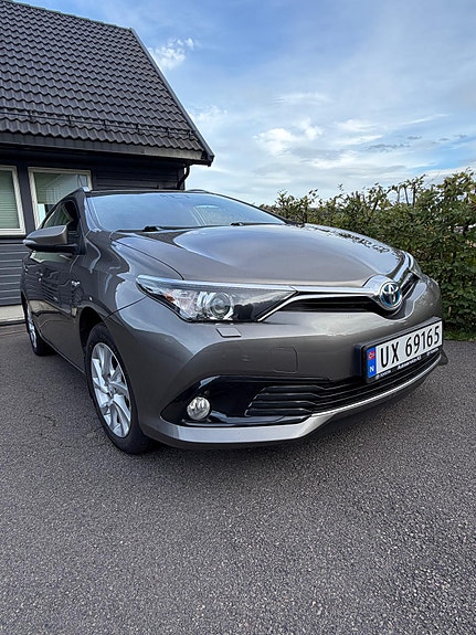 Toyota Auris 5 of 25