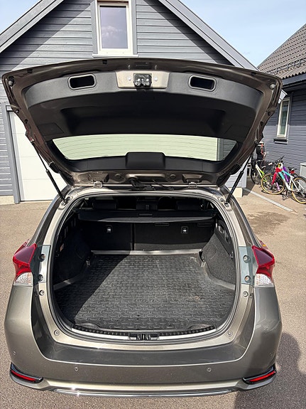 Toyota Auris 15 of 25
