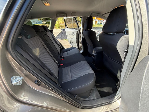 Toyota Auris 11 of 25