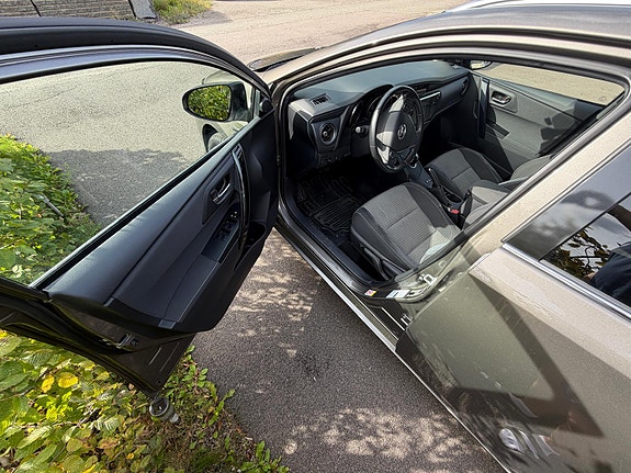 Toyota Auris 13 of 25