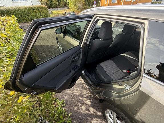 Toyota Auris 12 of 25