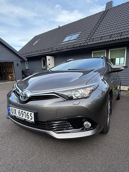 Toyota Auris 6 of 25