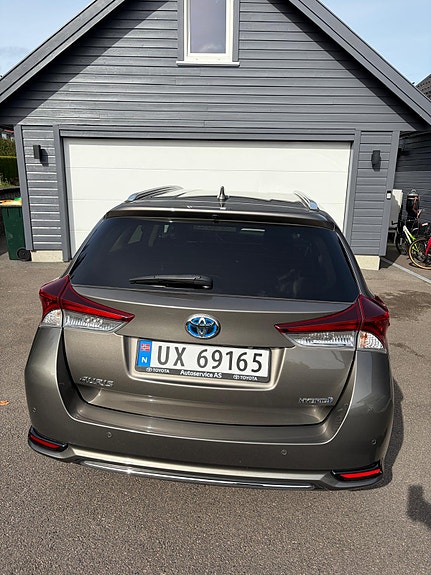 Toyota Auris 7 of 25