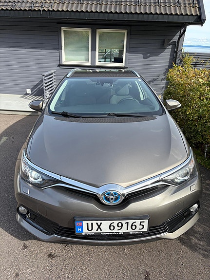 Toyota Auris 8 of 25