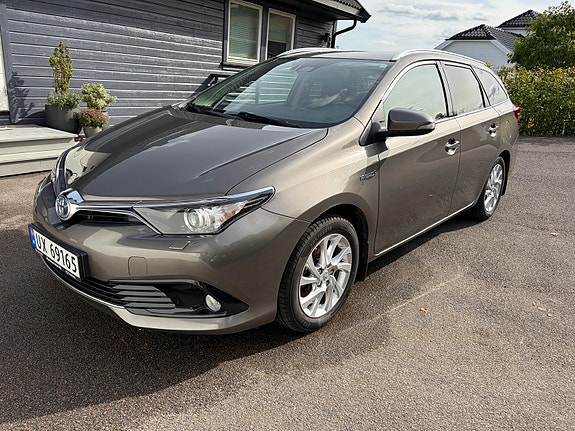Toyota Auris 2 of 25