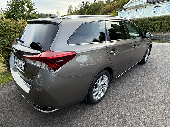 Toyota Auris 3 of 25