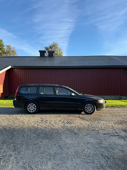 Volvo V70 2 of 10