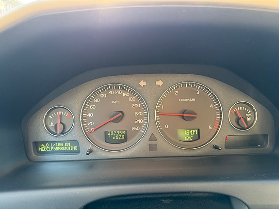 Volvo V70 3 of 10