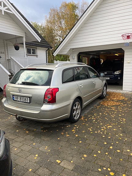 Toyota Avensis 3 of 8
