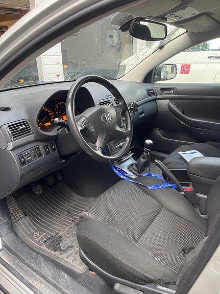 Toyota Avensis 5 of 8