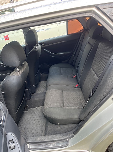Toyota Avensis 7 of 8