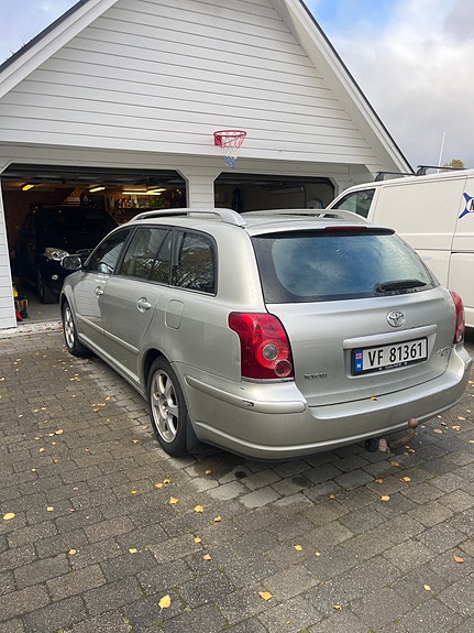 Toyota Avensis 4 of 8