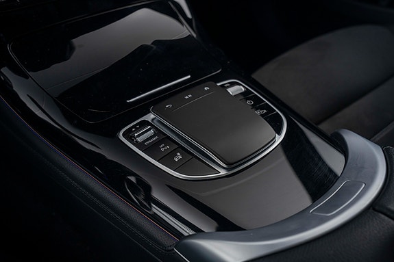 Mercedes-Benz EQC400 13 of 30