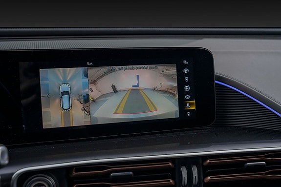 Mercedes-Benz EQC400 16 of 30