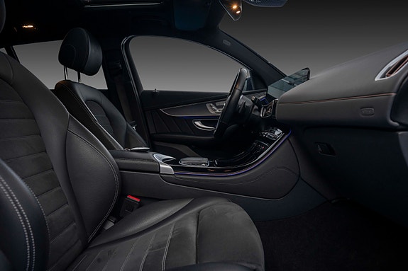 Mercedes-Benz EQC400 29 of 30