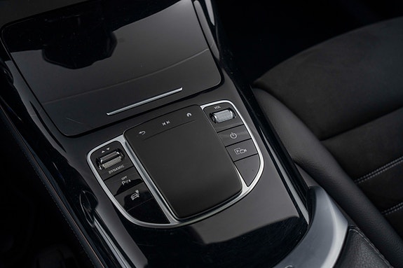 Mercedes-Benz EQC400 14 of 30
