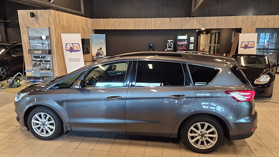 Ford S-MAX 9 of 26