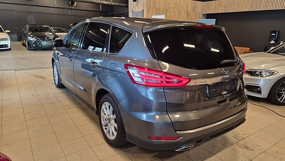 Ford S-MAX 8 of 26