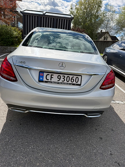 Mercedes-Benz C200 7 of 9