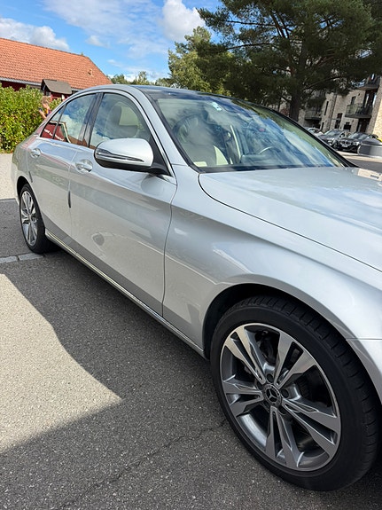 Mercedes-Benz C200 3 of 9