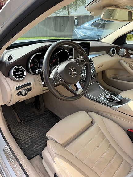 Mercedes-Benz C200 8 of 9