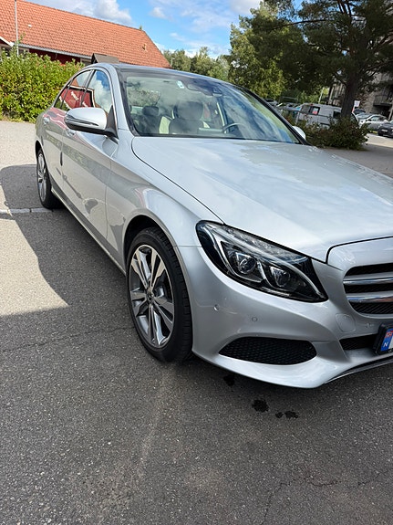 Mercedes-Benz C200 4 of 9