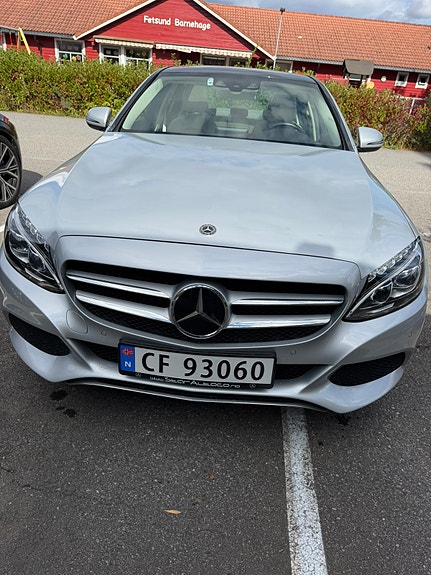 Mercedes-Benz C200 2 of 9