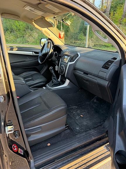 Isuzu D-max 9 of 12