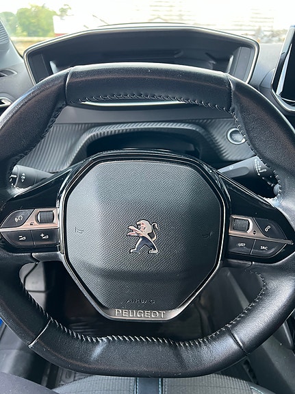 Peugeot 208 7 of 17