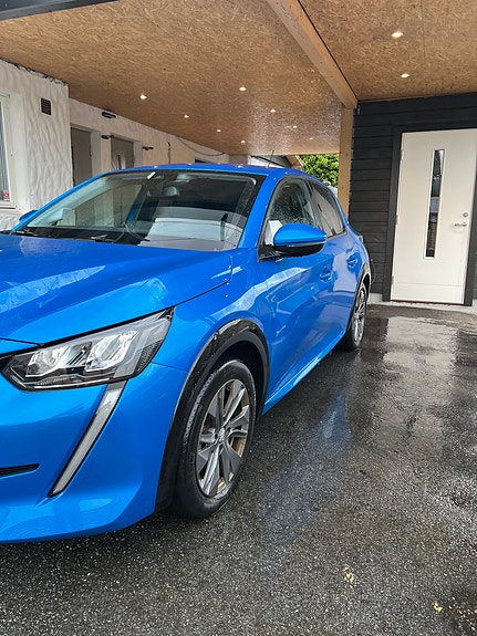 Peugeot 208 2 of 17