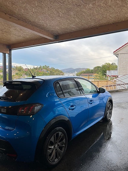 Peugeot 208 5 of 17