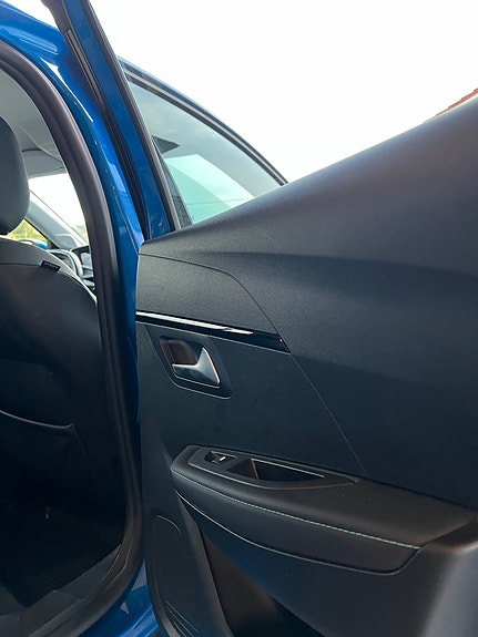 Peugeot 208 14 of 17