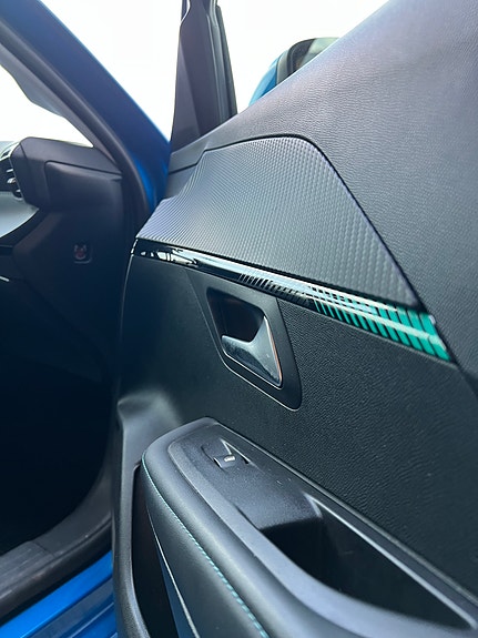 Peugeot 208 8 of 17